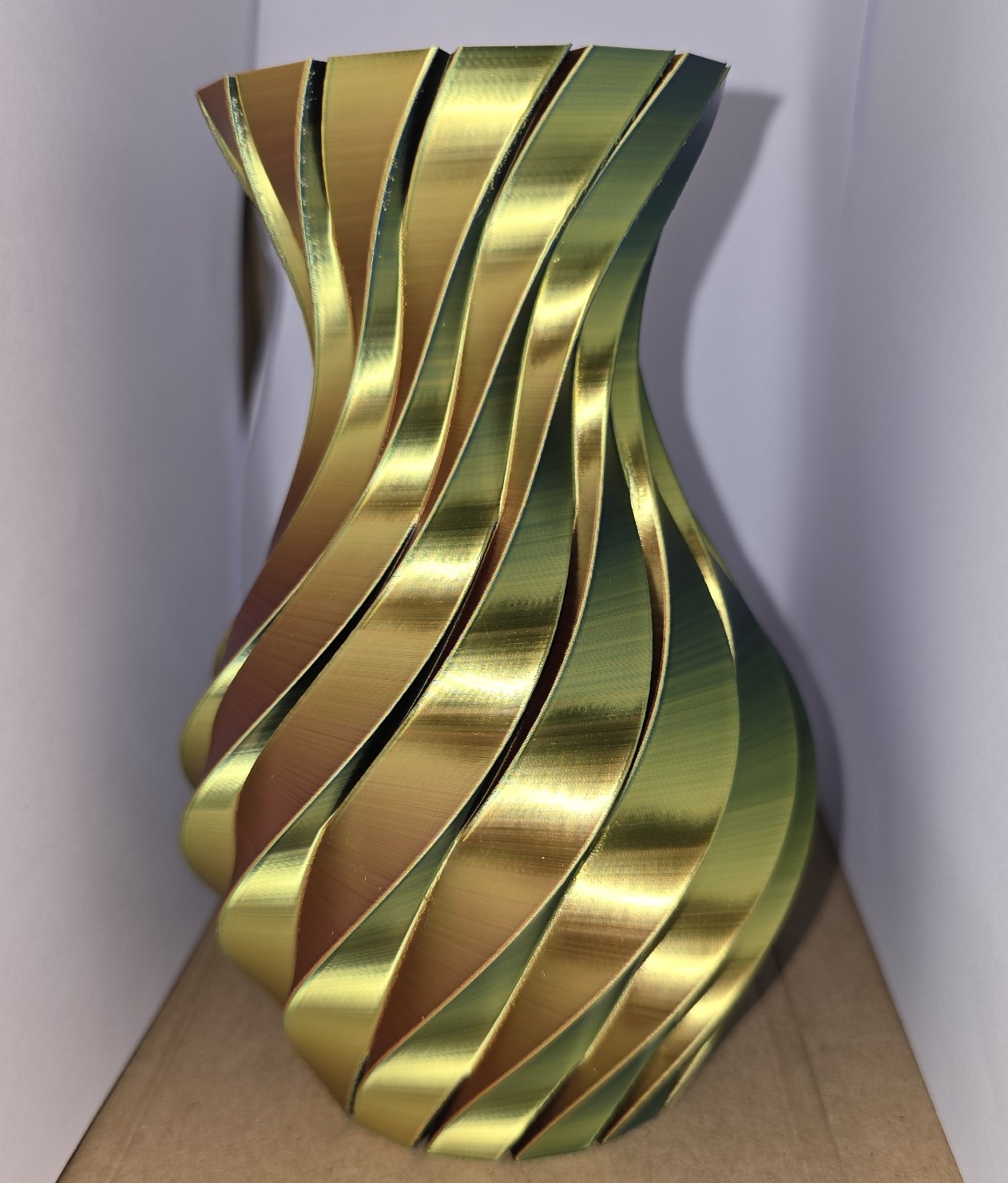 Vaso decorativo cangiante - immagine 3